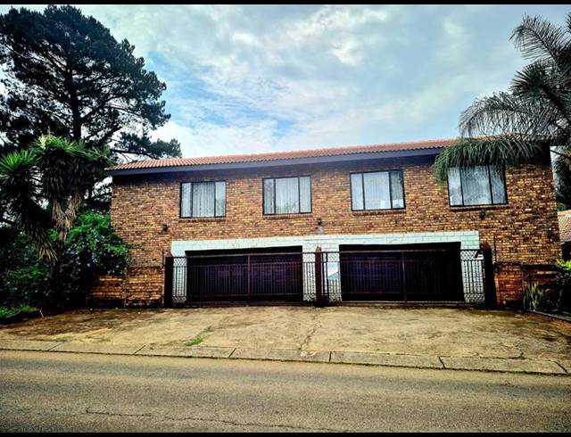 7 BEDROOM HOUSE FOR SALE IN HEUWELOORD